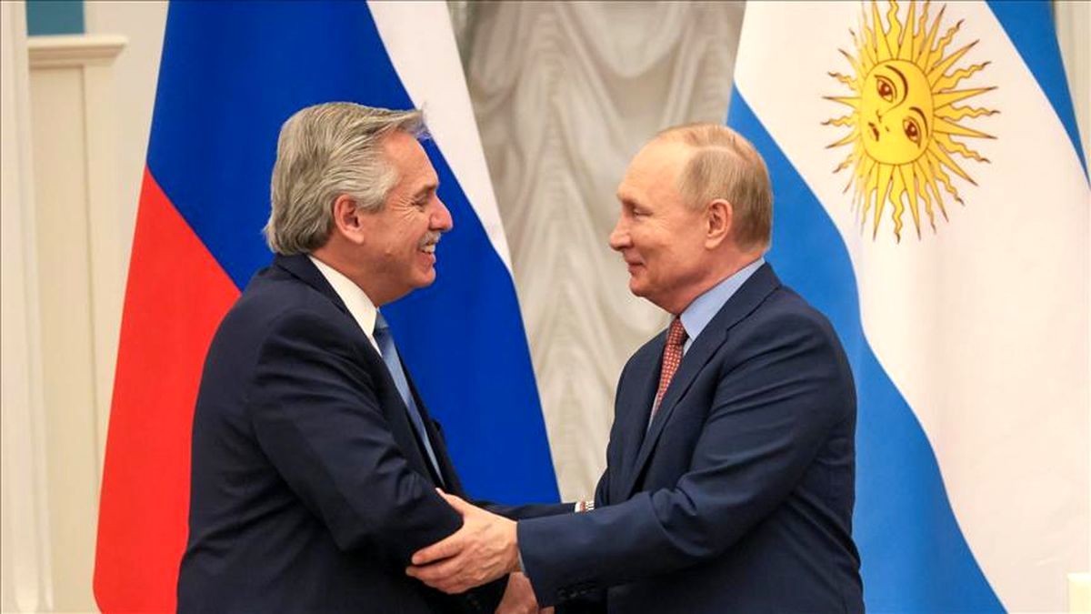 استقبال گرم پوتین از رئیس جمهور آرژانتین/ حواشی سفر رئیسی به مسکو همچنان بی پاسخ مانده است/ ویدئو
