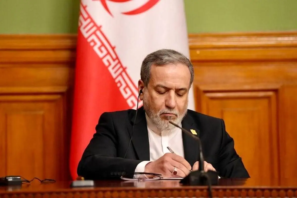 انتقاد عراقچی از تحرکات ضد ایرانی آمریکا و بحرین درباره تنگه هرمز در شورای امنیت سازمان ملل/ این پیش‌نویس همچنین نقض‌های مکرر آتش‌بس توسط آمریکا، از جمله محاصره دریایی غیرقانونی و نیز حمله به کشتی‌های ایرانی و توقیف آن‌ها را نادیده می‌گیرد