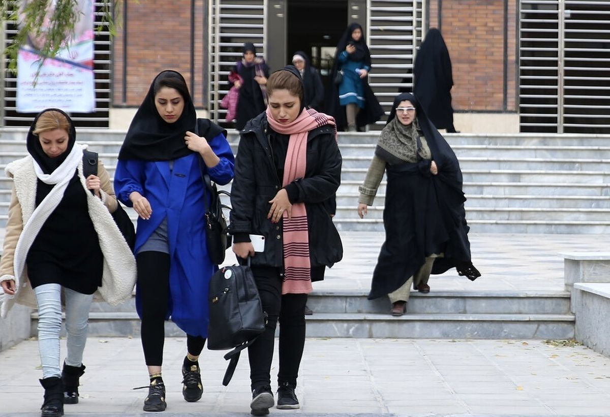 معاونت زنان ریاست جمهوری: براساس نتایج یک پژوهش نزدیک به ۴۰ درصد زنان بی حجاب تهران دیپلمه و خانه دار هستند