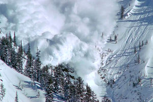 خطر یخ زدگی و ریزش بهمن در ارتفاعات/ کوهنوردان از صعود بپرهیزند