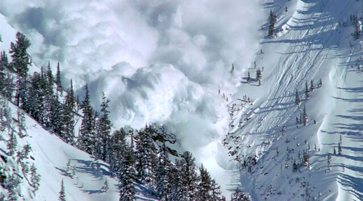 خطر یخ زدگی و ریزش بهمن در ارتفاعات/ کوهنوردان از صعود بپرهیزند