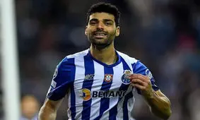 صف انتظار برای سلفی با شاهزاده پارسی/ ویدئو