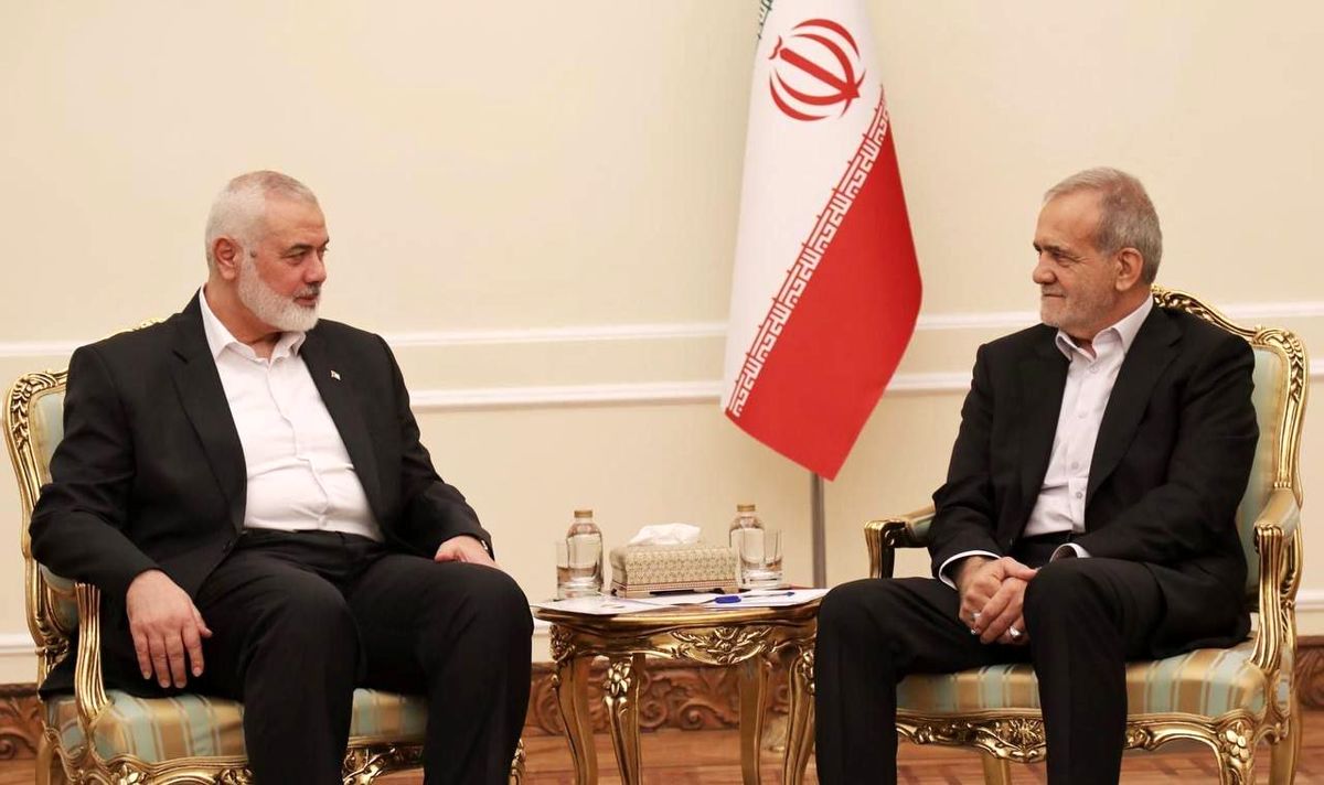 آخرین تصاویر از شهید اسماعیل هنیه در تهران/ ویدئوی در آغوش گرفتن پزشکیان توسط رئیس دفتر سیاسی حماس در مراسم تحلیف