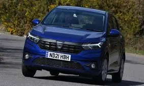 رنو ساندرو ۲۰۲۲ ، خودرو جدید بازار ایران چه مشخصات و آپشن هایی دارد؟