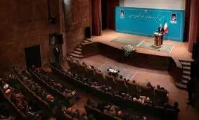 پزشکیان: مشکل نه نبود راه‌حل، بلکه عدم استفاده از مدیران توانمند برای عملیاتی کردن راه‌حل‌ها است

