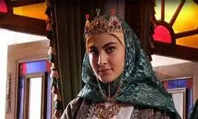 اجرای خیابانی مریم مومن برای سریال بانوی عمارت/ ویدئو