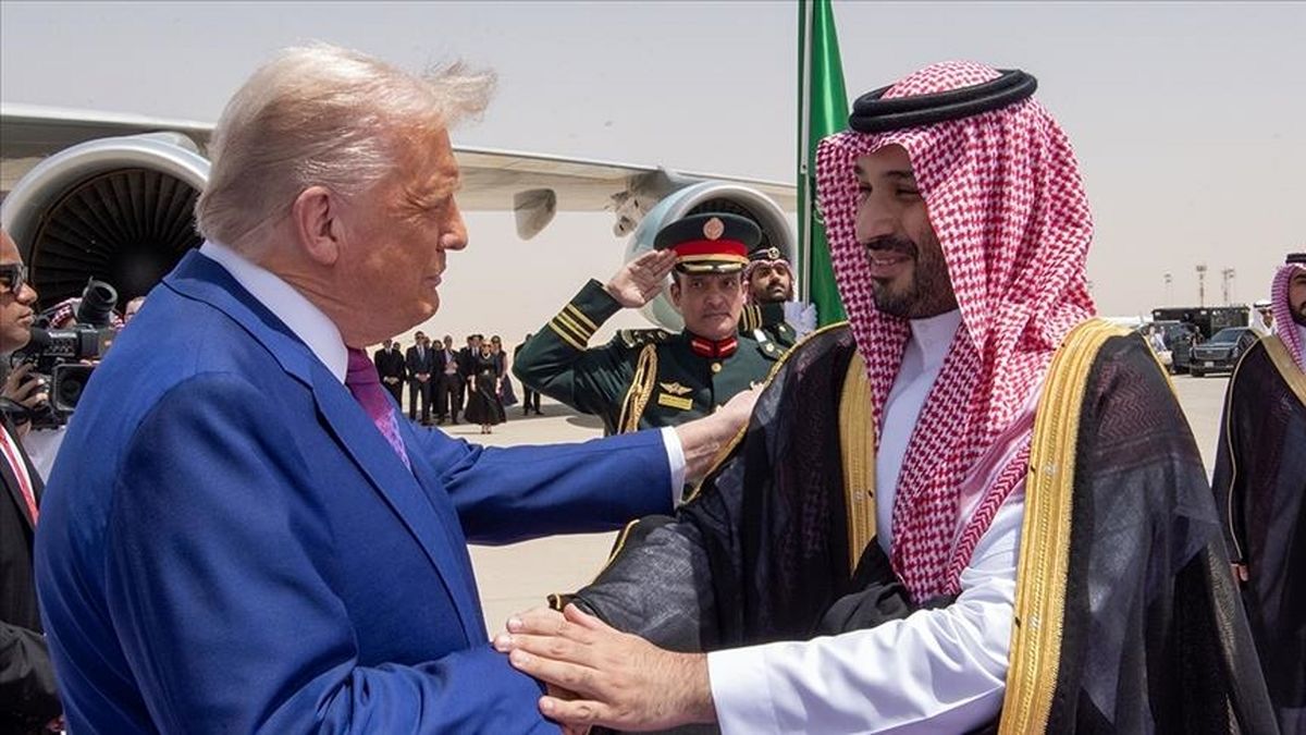  بن سلمان با رانندگی شخصی ماشین گلف، ترامپ را گرداند/ ویدئو 