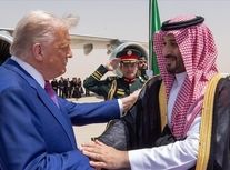  بن سلمان با رانندگی شخصی ماشین گلف، ترامپ را گرداند/ ویدئو

