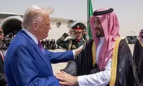  بن سلمان با رانندگی شخصی ماشین گلف، ترامپ را گرداند/ ویدئو

