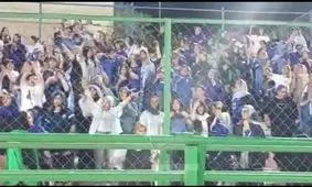  ویدئویی از حضور تماشاگران زن استقلالی در ورزشگاه و تشویق تیمشان پس از گلزنی
