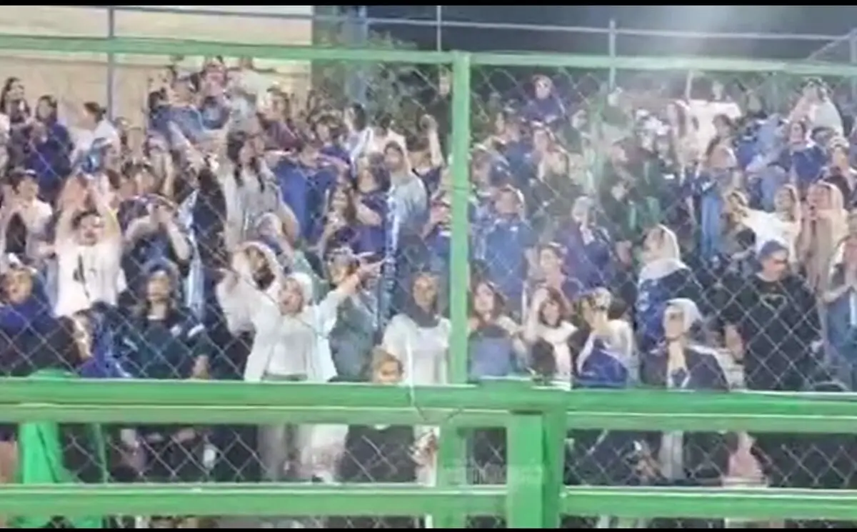  ویدئویی از حضور تماشاگران زن استقلالی در ورزشگاه و تشویق تیمشان پس از گلزنی