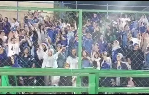  ویدئویی از حضور تماشاگران زن استقلالی در ورزشگاه و تشویق تیمشان پس از گلزنی