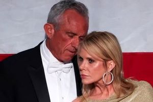 رسوایی پیامکهای جنسی رابرت کندی بالا گرفت