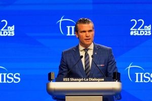 هواپیمای حامل وزیر جنگ آمریکا وضعیت اضطراری اعلام کرد/ پنتاگون تایید کرد