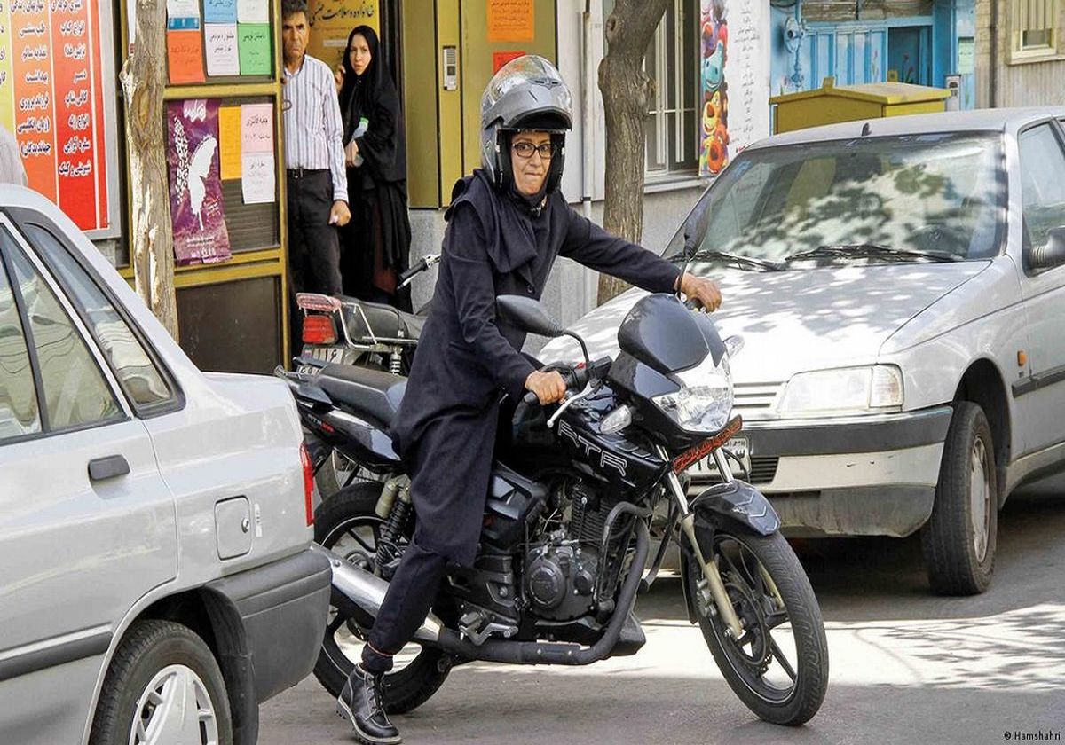 صدور گواهینامه موتورسیکلت برای بانوان احتمالاً در مجلس تصویب میشود