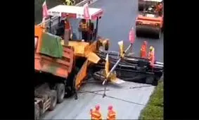  آسفالت یک بزرگراه در چین/ ویدئو