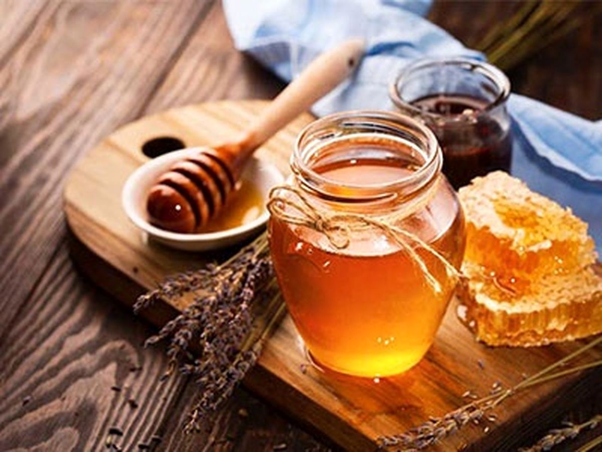 ریختن عسل در چای داغ سم تولید میکند؟