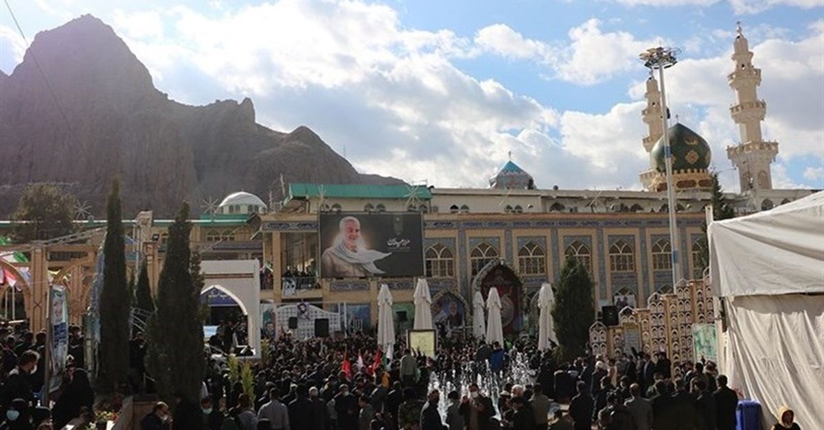 تشییع باشکوه مداح اهل بیت در کرمان/ پیکر شهید «عادل رضایی» در جوار حاج قاسم آرام گرفت / ویدئو