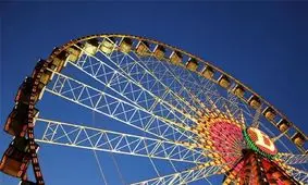 سقوط چرخ و فلک در کامپانیا/ ویدئو