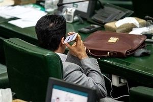 قالیباف: استفاده نمایندگان از تلفن همراه در صحن مجلس ممنوع است


