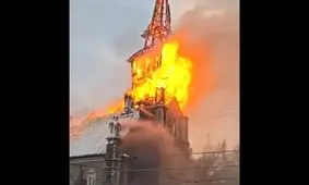 آتش‌سوزی در یک کلیسای قرن نوزدهمی در کبک کانادا/ ویدئو
