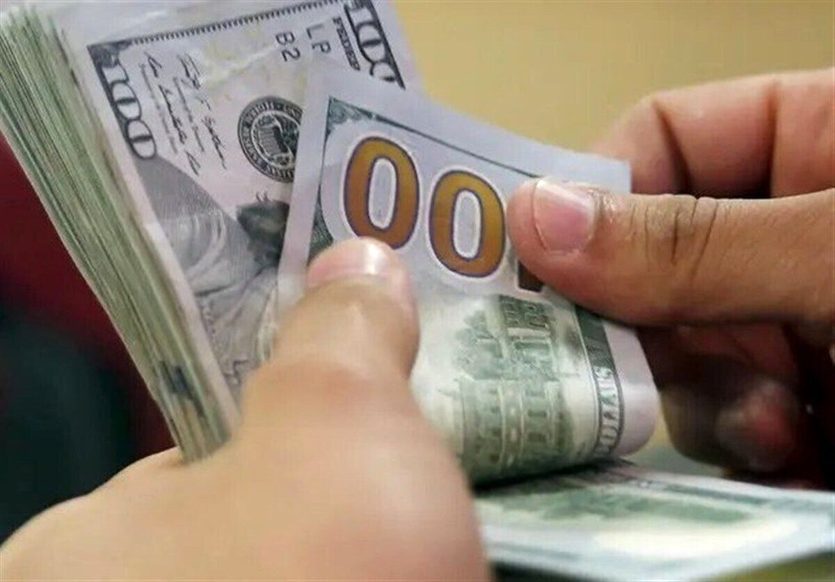 قیمت دلار امروز ۵ خرداد ۱۴۰۲ در صرافیها و مرکز مبادله چند؟