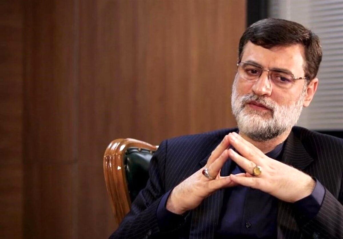 اقدام عجیب قاضی زاده هاشمی برای بقای وزیر صمت/ عکس