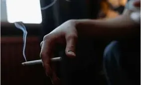 جلوگیری از زوال عقل با ترک سیگار در میانسالی