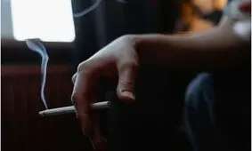 جلوگیری از زوال عقل با ترک سیگار در میانسالی