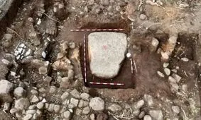تصویر عجیب 1400 ساله بر روی تخته‌سنگ 2 متری پیدا شد