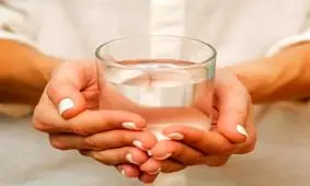 آسیب و خطرات کم آب خوردن برای بدن