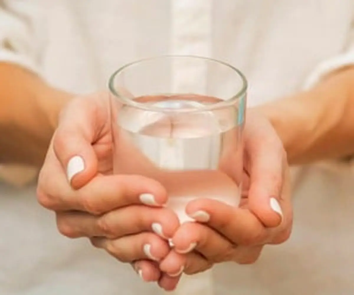 آسیب و خطرات کم آب خوردن برای بدن