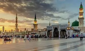 جنجال حضور دو زن با لباس نامناسب در مسجد النبی/ ویدئو