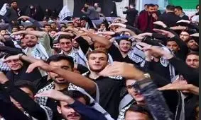 همراهی دانشجویان حاضر در مراسم امروز بیت رهبری با پویش این روزهای زوار اربعین/ ویدئو