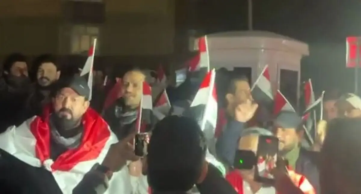 تظاهرات حمایت شهروندان عراقی از حاکمیت کشورشان در بغداد
