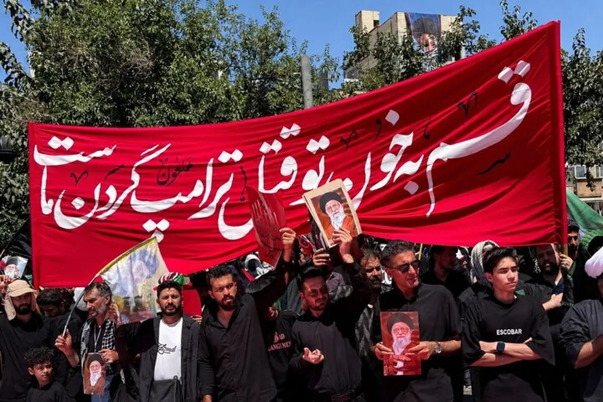 نباید تمام اقدامات مسئولان به موضوع انتقام معطوف شود/ باید در کنار هر اقدامی، توجه به مشکلات و زندگی روزانه و معیشت مردم هم لحاظ شود/ کاسبان تحریم بر طبل جنگ می‌کوبند، چون با برقراری صلح از کسب ثروت‌های کلان و بی‌دردسر محروم می‌شوند