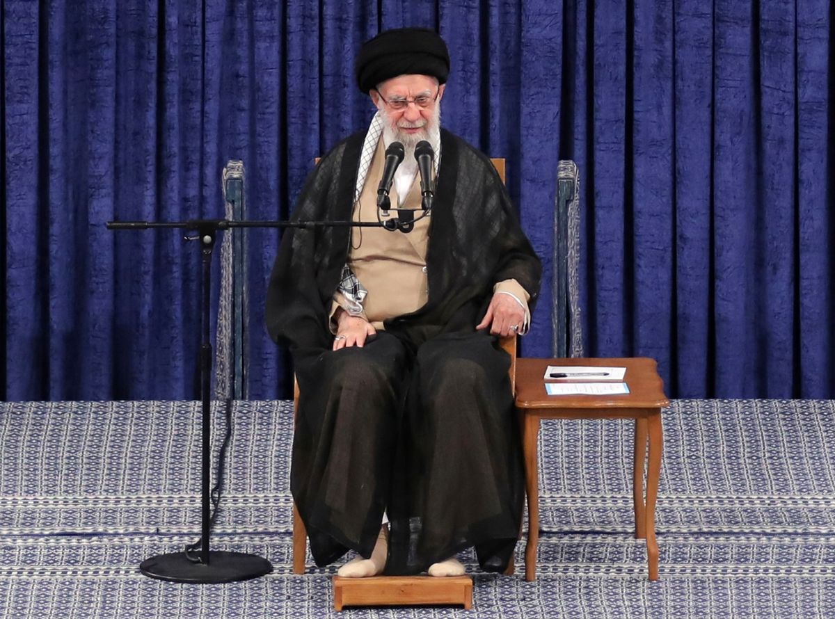 رهبر انقلاب: هیچ منفعتی برای امت اسلامی بالاتر از اتحاد نیست/ ماهیت، شکل و ترکیب حج، سیاسی است