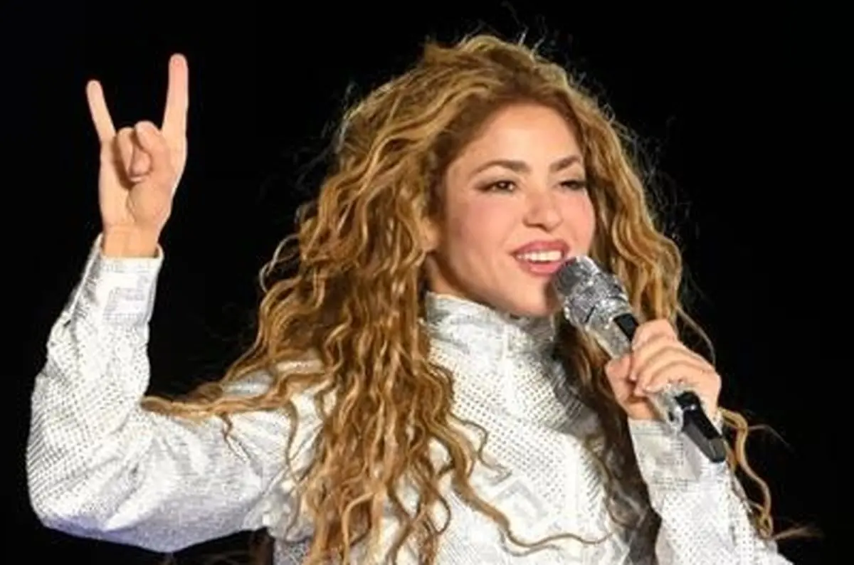  «شکیرا» در حال قدم زدن با نامزدش در در مالدونادو/ عکس