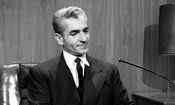 سفر در زمان؛ «محمدرضا پهلوی و همسر سومش فرح» در فرانسه؛ سال 1342/ عکس