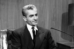 سفر در زمان؛ «محمدرضا پهلوی و همسر سومش فرح» در فرانسه؛ سال 1342/ عکس