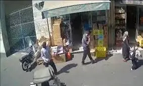 لحظه‌ی سرقت برق‌آسا موبایل در بازار تهران/ ویدئو