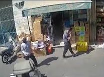 لحظه‌ی سرقت برق‌آسا موبایل در بازار تهران/ ویدئو