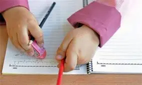 نوشتن مشق جلوی تلویزیون ممنوع

