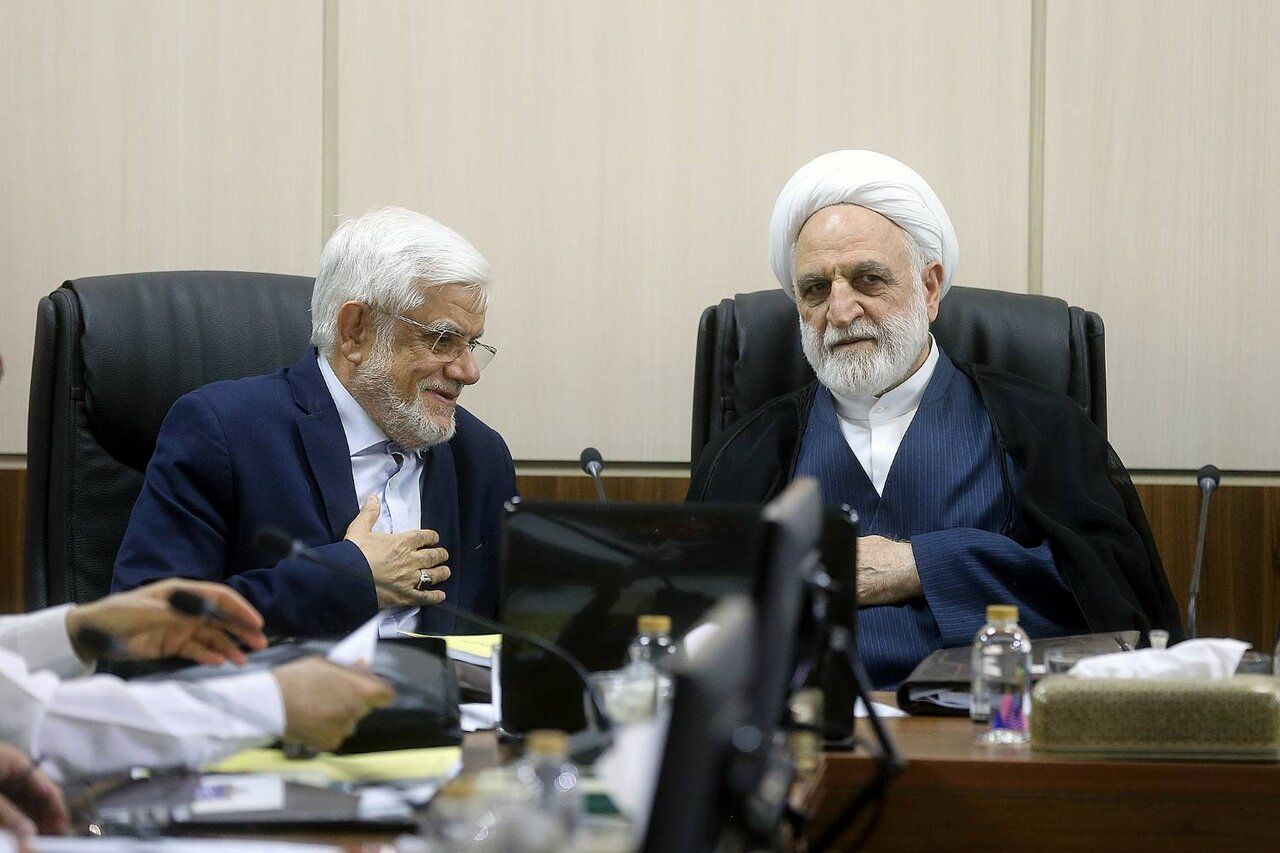 تصاویری از چهره در هم مخالفان و خنده‌های پزشکیان در جلسه مجمع تشخیص مصلحت نظام/ احمدی نژاد و شمخانی هم بودند