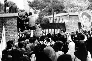 پیام کانون نویسندگان ایران برای دانشجویان پیرو خط امام در حمایت از تسخیر سفارت آمریکا

