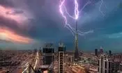  برخورد صاعقه به آسمان خراش برج خلیفه در دبی/ ویدئو 