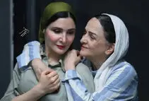 گلاب آدینه روی صحنه هم دخترش را تربیت کرد!/ ویدئو