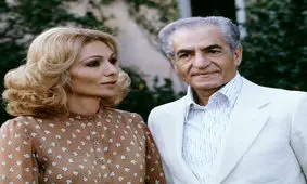 سفر در زمان؛ «محمدرضا پهلوی و همسر سوم اش» در حرم امام رضا؛ سال 57 