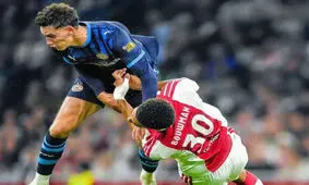 خطای خشن وسط بازی فوتبال/ کار به زد و خورد کشید/عکس