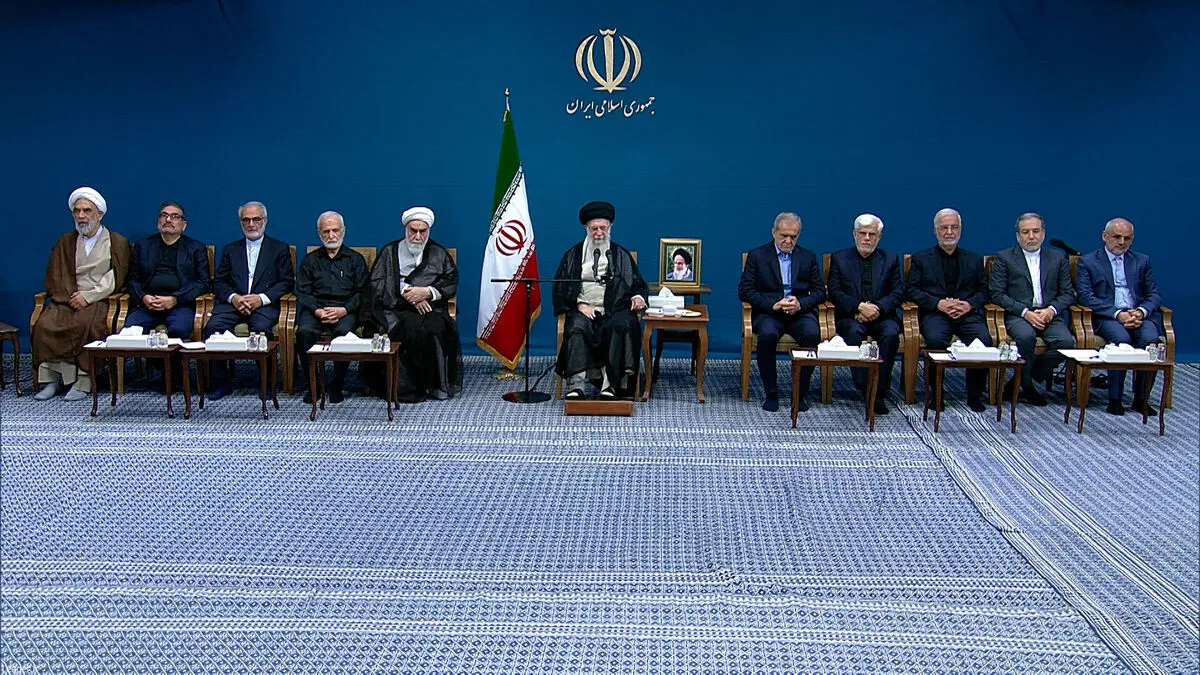 رهبر انقلاب: رئیس‌جمهور برای انتخاب وزیران با من مشورت کردند/ برخی را تایید و برخی را هم تاکید کردم، تعداد زیادی را هم نمی‌شناختم و نظری نداشتم/ حتماً به سفرهای استانی بروید/ واکنش حضرت آیت‌الله خامنه‌ای به بازداشت مالک تلگرام در فرانسه/ ویدئو